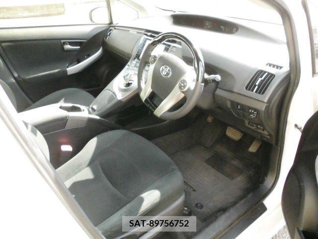 Toyota PRIUS 2012-11 366657-1