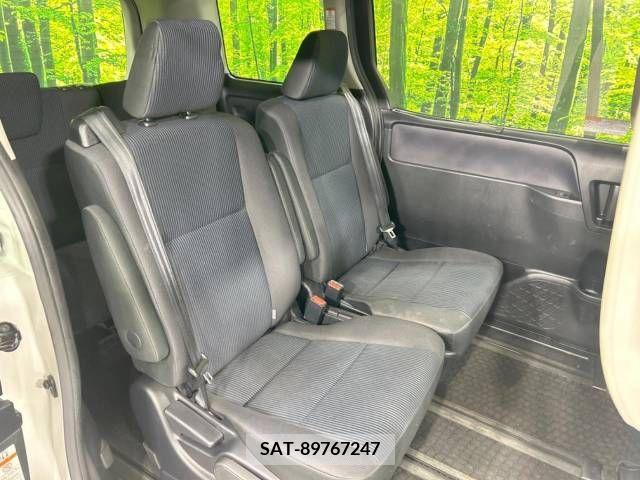 Toyota VOXY 2014-08 288934-9