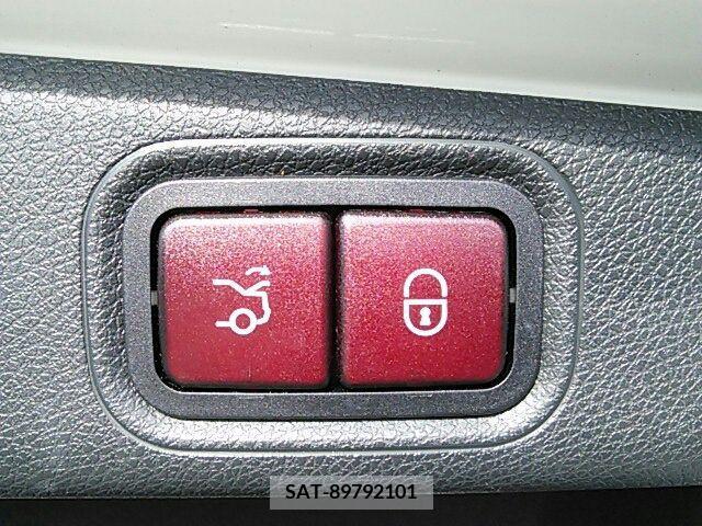 Mercedes Benz E-CLASS 2020-05 205103-28