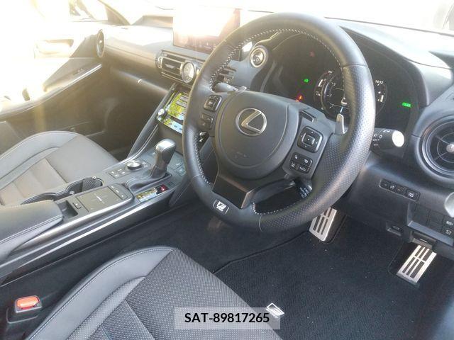 Lexus IS 2023-01 388348-17