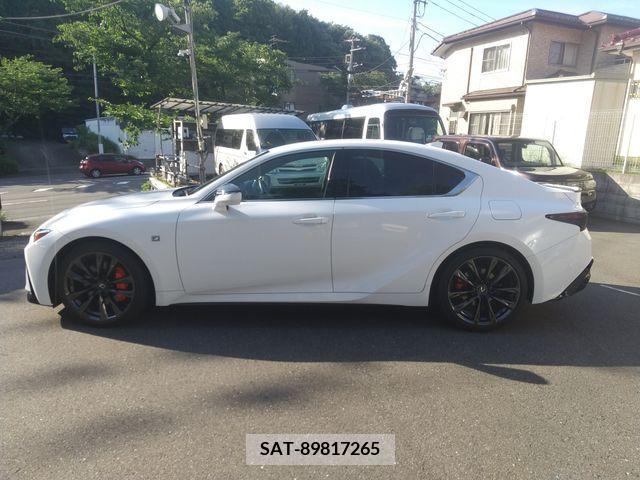 Lexus IS 2023-01 388348-11