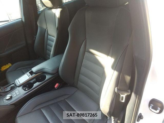 Lexus IS 2023-01 388348-20