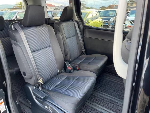 Toyota VOXY 2016-10 180376-9