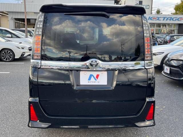 Toyota VOXY 2016-10 180376-16