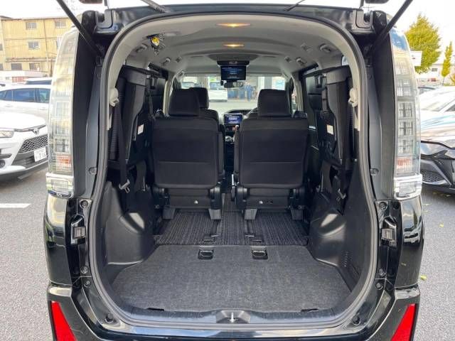 Toyota VOXY 2016-10 180376-11