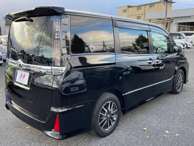 Toyota VOXY 2016-10 180376-18