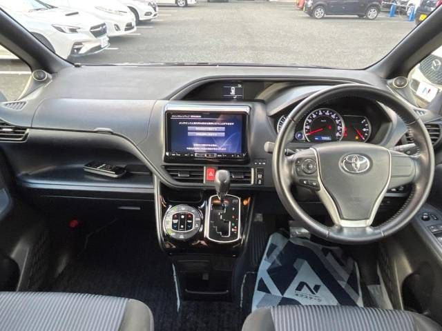 Toyota VOXY 2016-10 180376-1