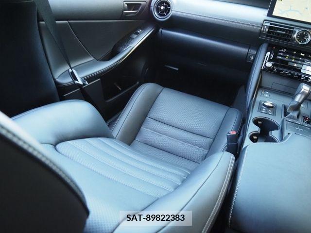 Lexus IS 2023-02 388414-26