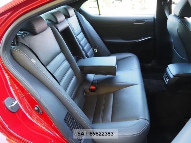 Lexus IS 2023-02 388414-13