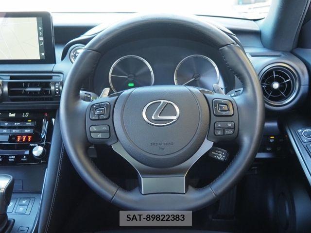 Lexus IS 2023-02 388414-15