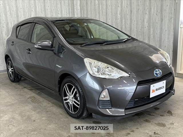Toyota AQUA 2012-11 385221-7