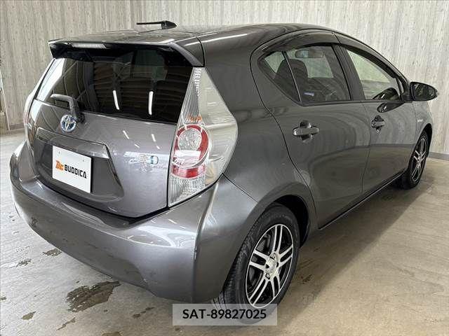 Toyota AQUA 2012-11 385221-14