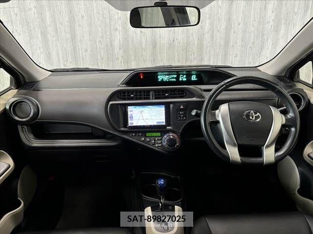 Toyota AQUA 2012-11 385221-1
