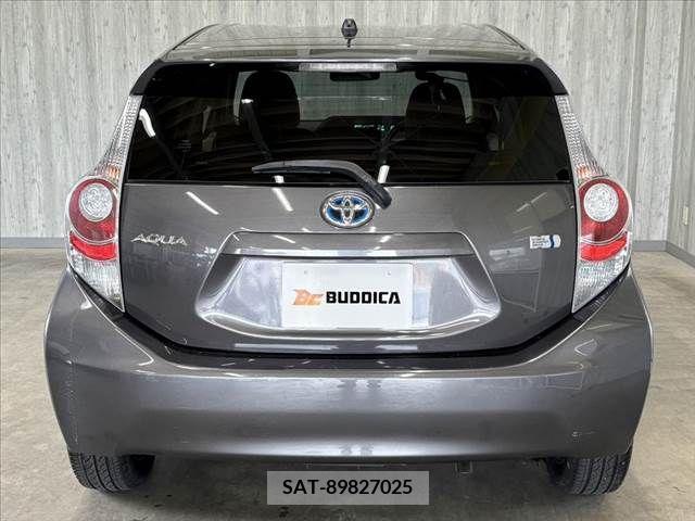 Toyota AQUA 2012-11 385221-13