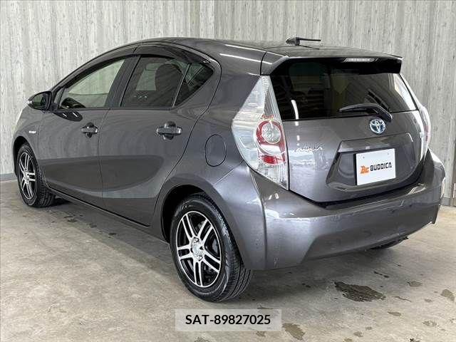Toyota AQUA 2012-11 385221-12