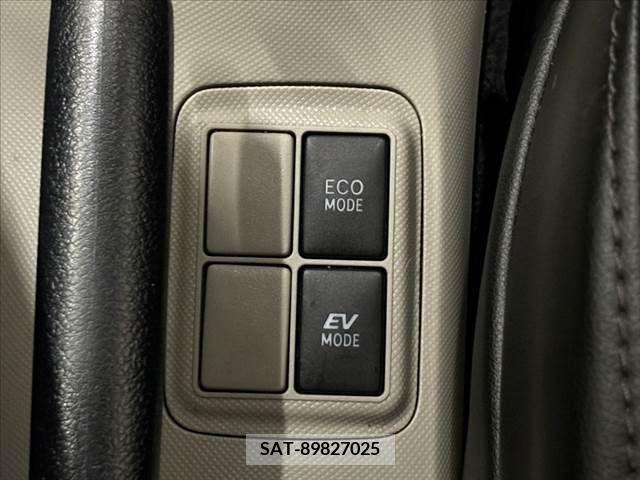 Toyota AQUA 2012-11 385221-22