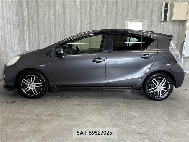 Toyota AQUA 2012-11 385221-11