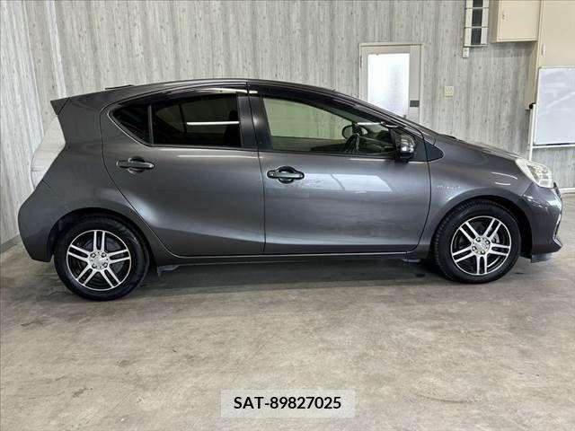 Toyota AQUA 2012-11 385221-10