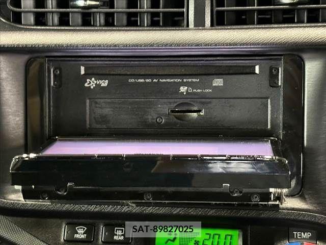 Toyota AQUA 2012-11 385221-21