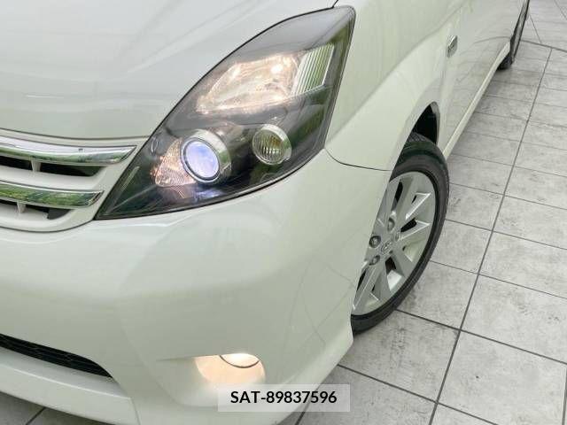 Toyota ISIS 2010-07 327463-12
