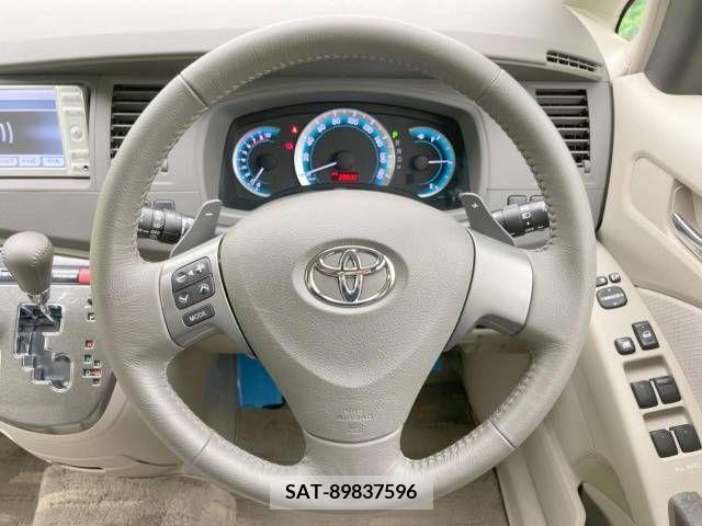 Toyota ISIS 2010-07 327463-11