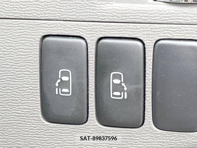 Toyota ISIS 2010-07 327463-6