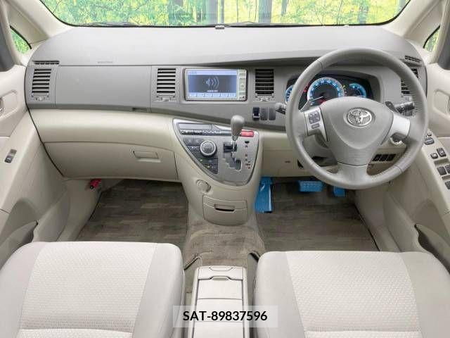 Toyota ISIS 2010-07 327463-1