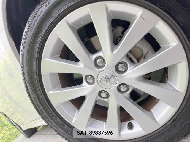 Toyota ISIS 2010-07 327463-13