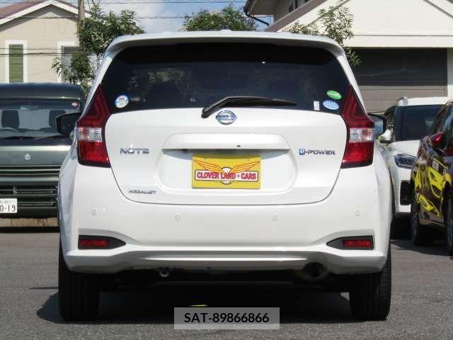Nissan NOTE 2018-10 365394-8