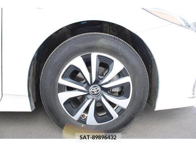 Toyota PRIUS PHV 2017-03 236001-11