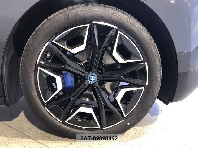 Bmw IX 2022-02 221432-10
