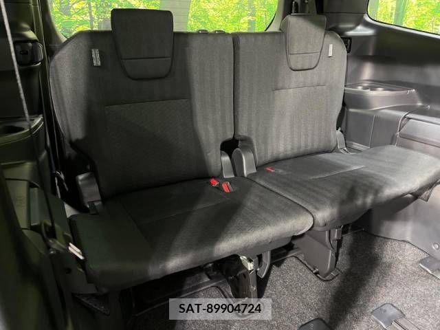 Toyota VOXY 2023-05 289280-10