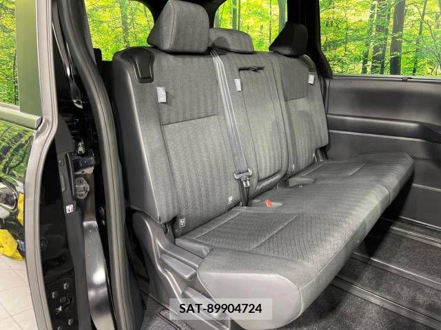 Toyota VOXY 2023-05 289280-9