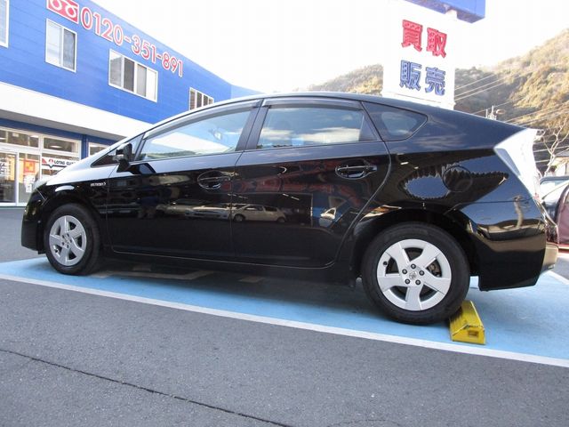 Toyota PRIUS 2011-01 3513-3
