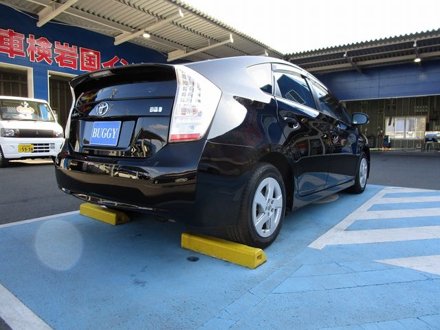 Toyota PRIUS 2011-01 3513-4