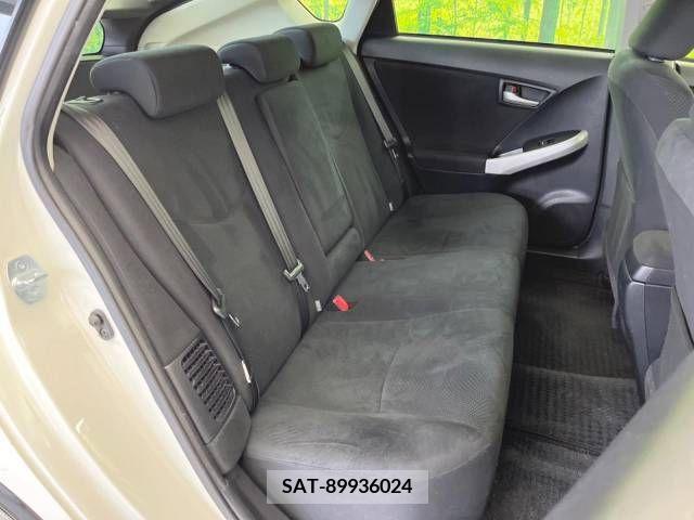 Toyota PRIUS 2014-10 375471-9