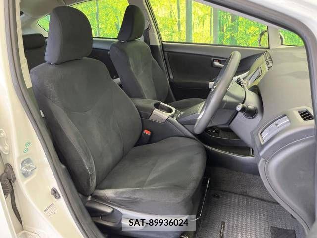Toyota PRIUS 2014-10 375471-8