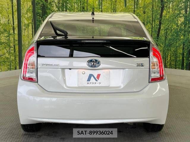 Toyota PRIUS 2014-10 375471-15