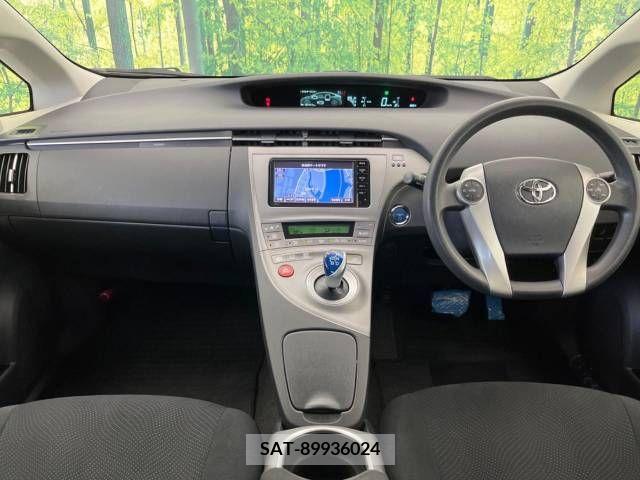 Toyota PRIUS 2014-10 375471-1