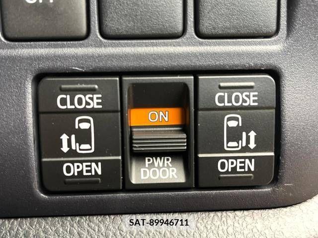 Toyota NOAH 2016-04 321475-2