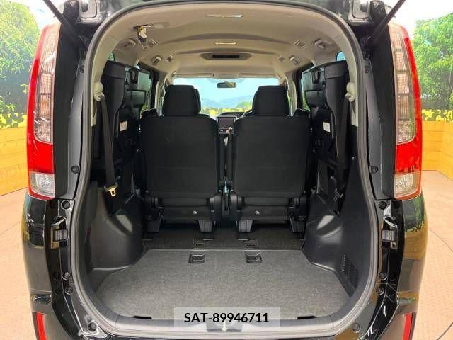 Toyota NOAH 2016-04 321475-11