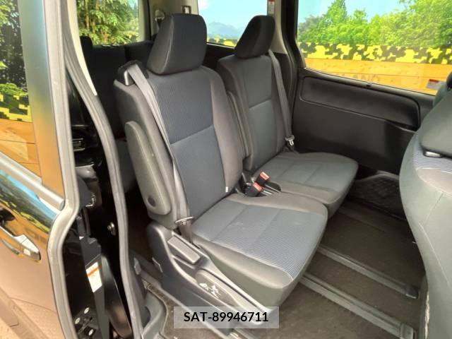 Toyota NOAH 2016-04 321475-9