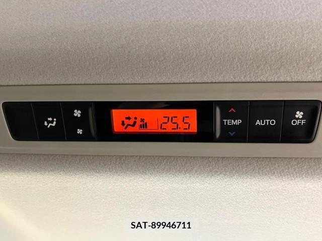 Toyota NOAH 2016-04 321475-6