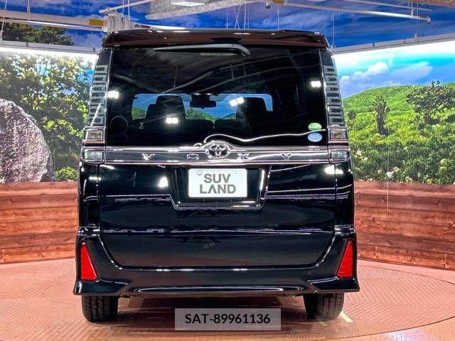 Toyota VOXY 2017-12 236688-15