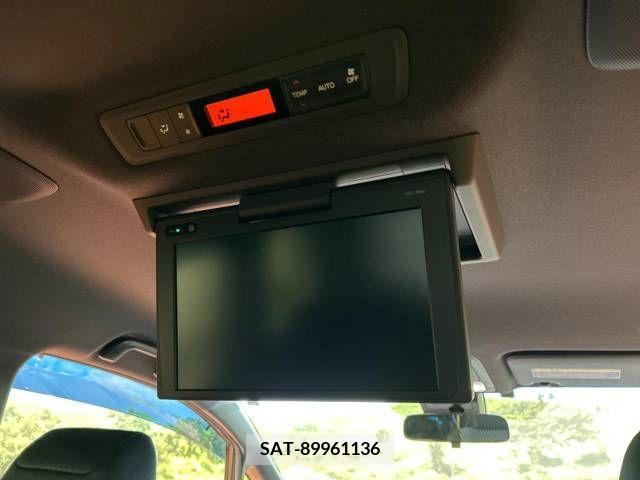 Toyota VOXY 2017-12 236688-3