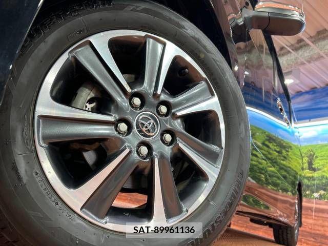 Toyota VOXY 2017-12 236688-12