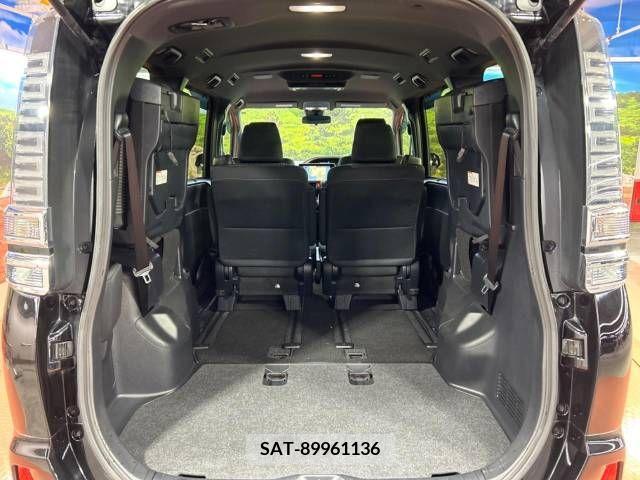 Toyota VOXY 2017-12 236688-10