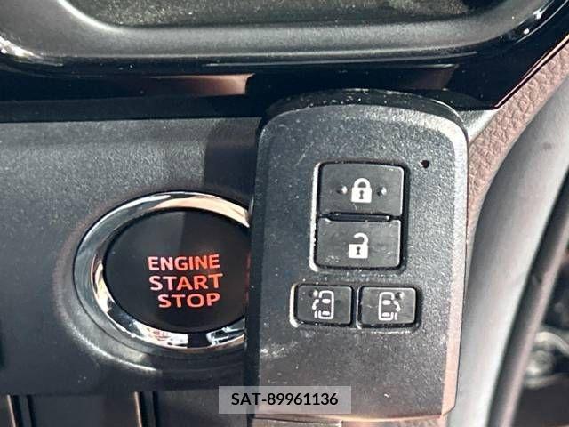 Toyota VOXY 2017-12 236688-6