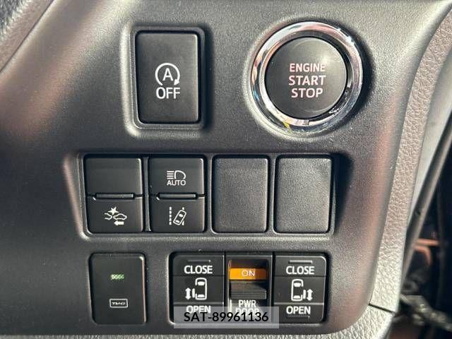 Toyota VOXY 2017-12 236688-5