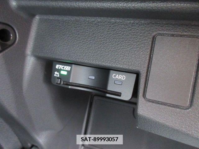 Audi Q2 2021-10 335419-23